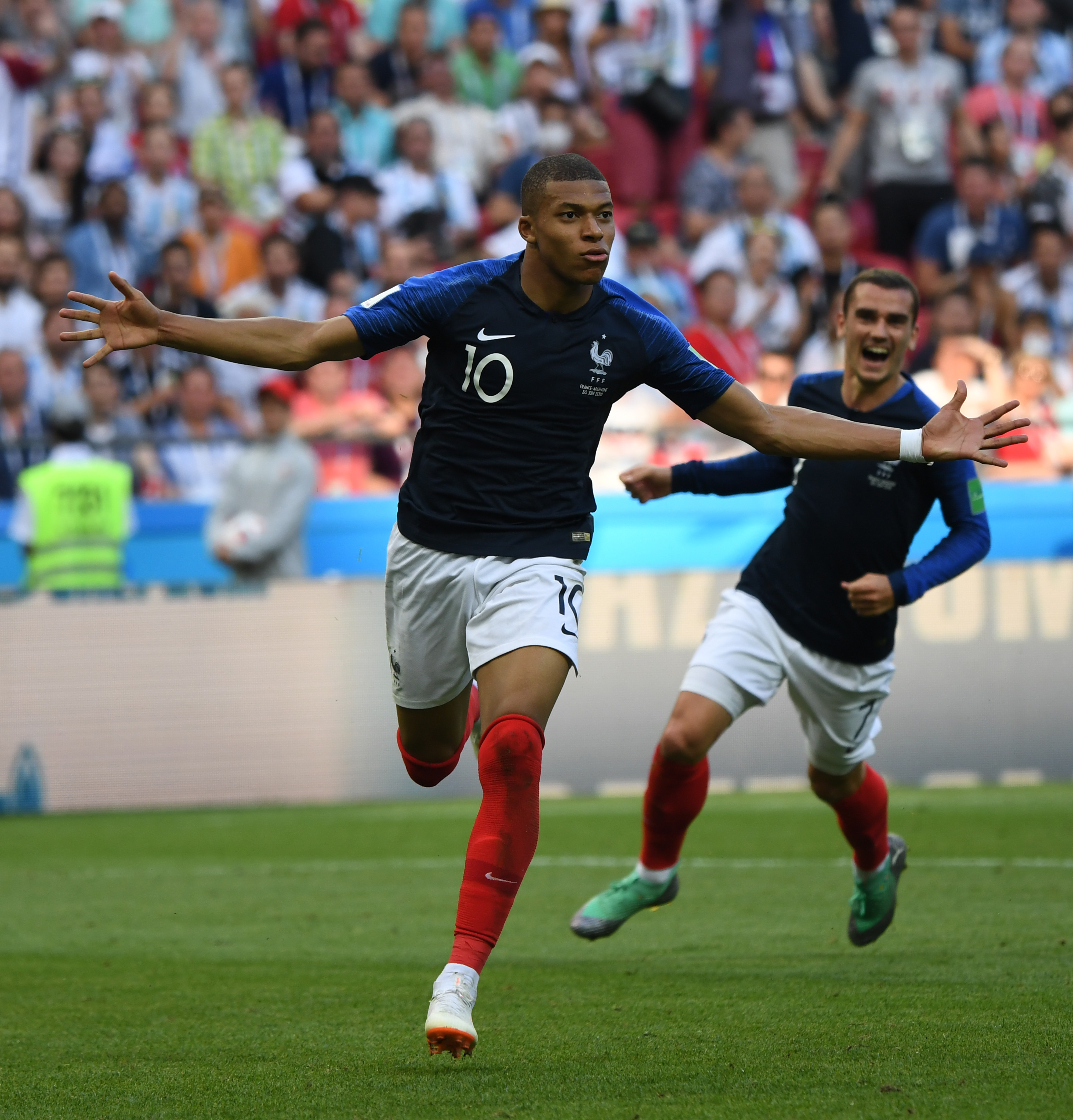 克雷莫内塞vs罗马：瓦尔迪、奥代罗首发，洛伦佐-佩莱格里尼、克里斯坦特出战（克雷莫内塞对阵罗马：瓦尔迪、奥代罗先发，洛伦佐-佩莱格里尼与克里斯坦特登场）