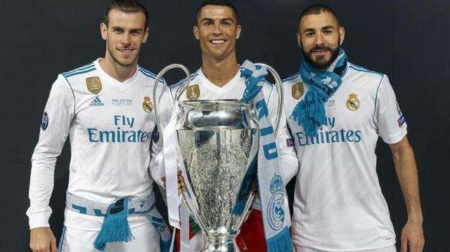 弗拉格高效22分，末节关键时刻精彩发挥带走比赛（弗拉格高效取22分，末节关键时刻发力锁定胜局）