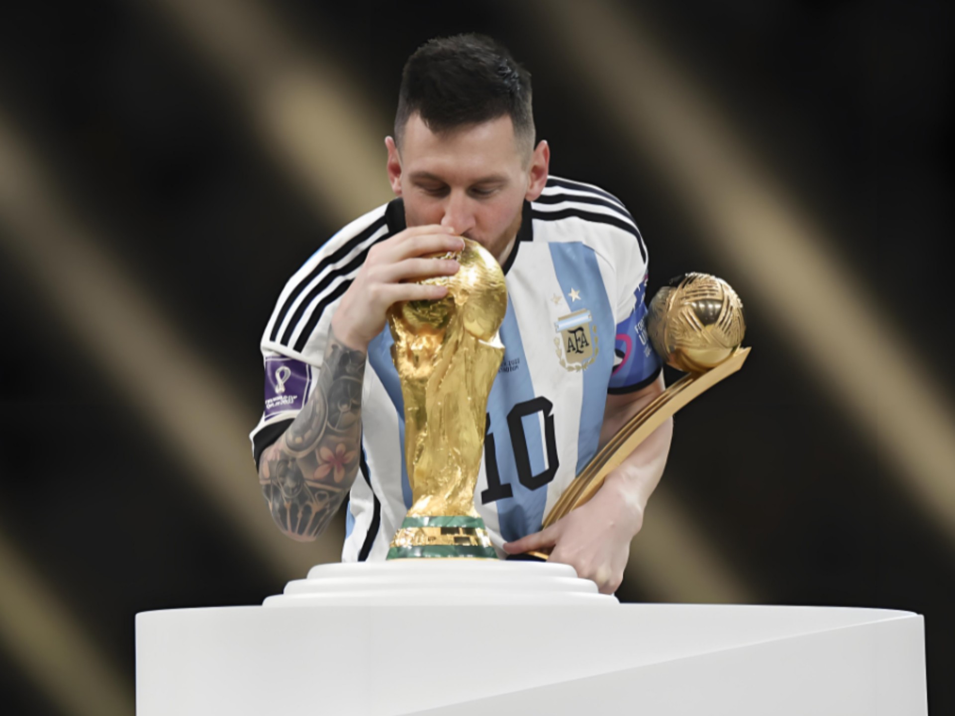 美记：保罗·乔治在场76人每百回合防守效率提升11.2分（美媒：保罗-乔治上场时，76人每百回合防守效率提升11.2分）