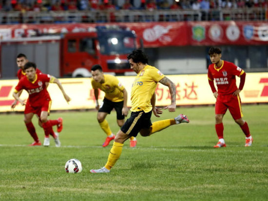 意甲半场：拉比奥世界波，托莫里送点，都灵2-1米兰（半场战报：拉比奥轰世界波，托莫里送点，都灵暂2-1领先米兰）