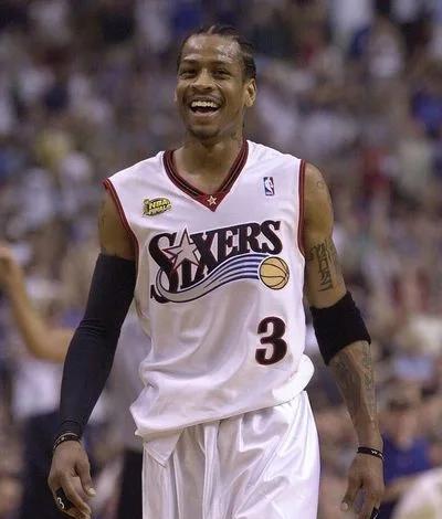 近百台赛车通过发车台，2025APRC／CRC龙游拉力赛盛大开幕！（近百台赛车燃擎驶过发车台，2025 APRC／CRC龙游拉力赛正式启幕！）