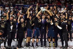 阿布拉汗总结2025：谢谢这一年的滚烫，谢谢所有“我们”（阿布拉汗2025年终盘点：致敬这一年的炽热，感谢所有的我们）