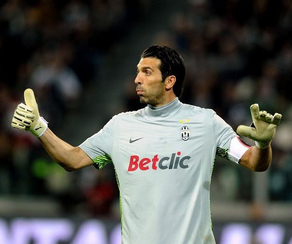 TA：纽卡正关注德甲市场，有意引进哈努斯和科贝尔（TA：纽卡密切关注德甲市场，计划引进哈努斯与科贝尔）